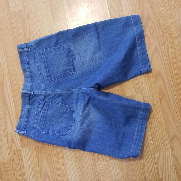 Women's Gloria Vanderbilt jean short, size 14 - Picture 3 of 3